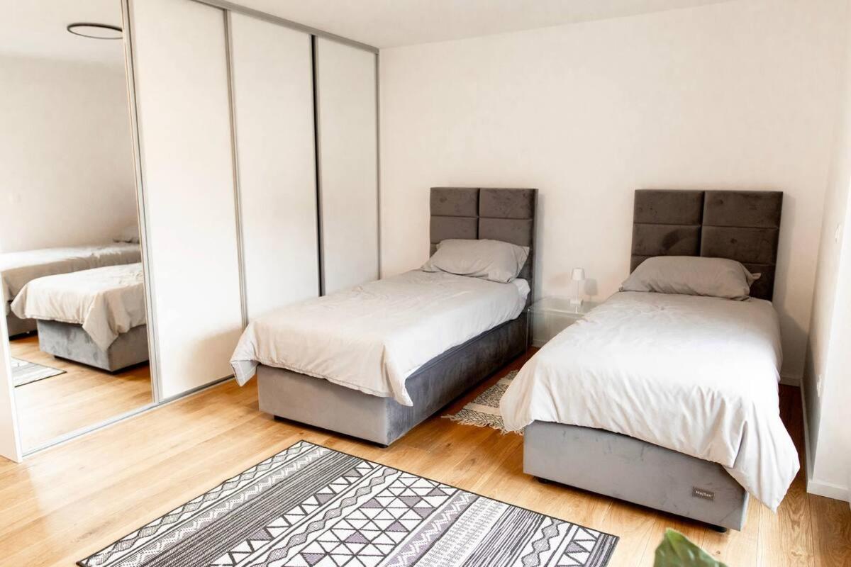 Aura Apartments Zirovnica Extérieur photo