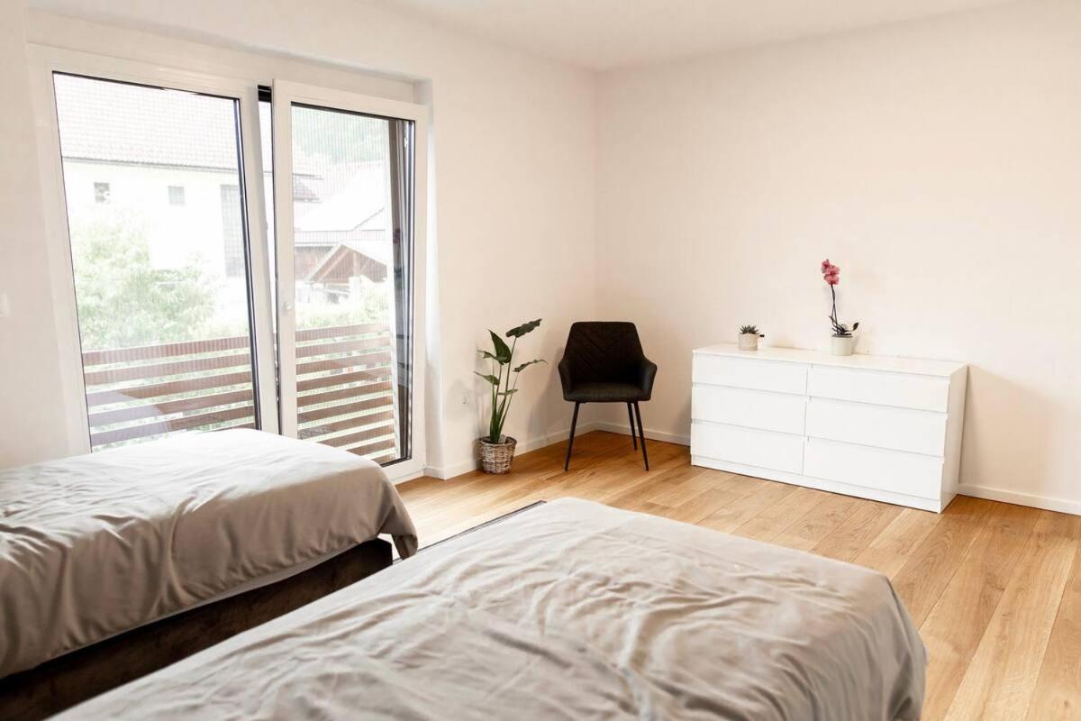 Aura Apartments Zirovnica Extérieur photo