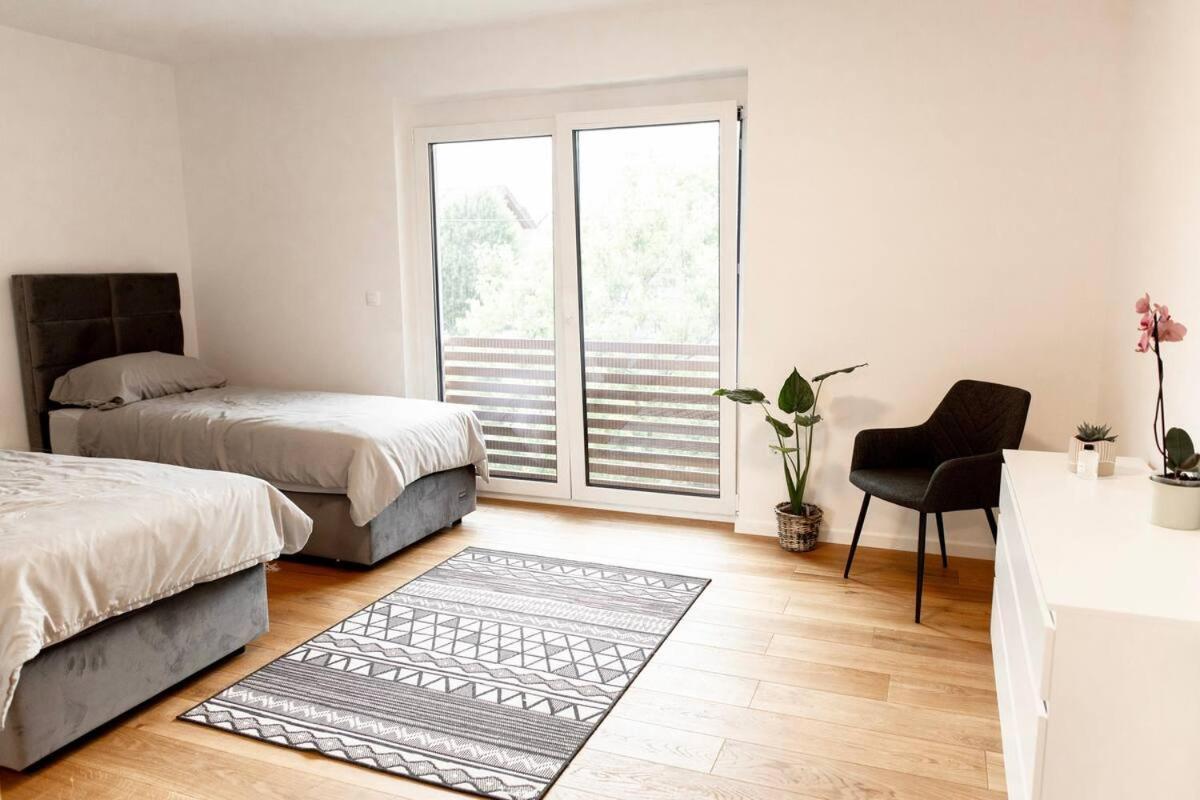Aura Apartments Zirovnica Extérieur photo