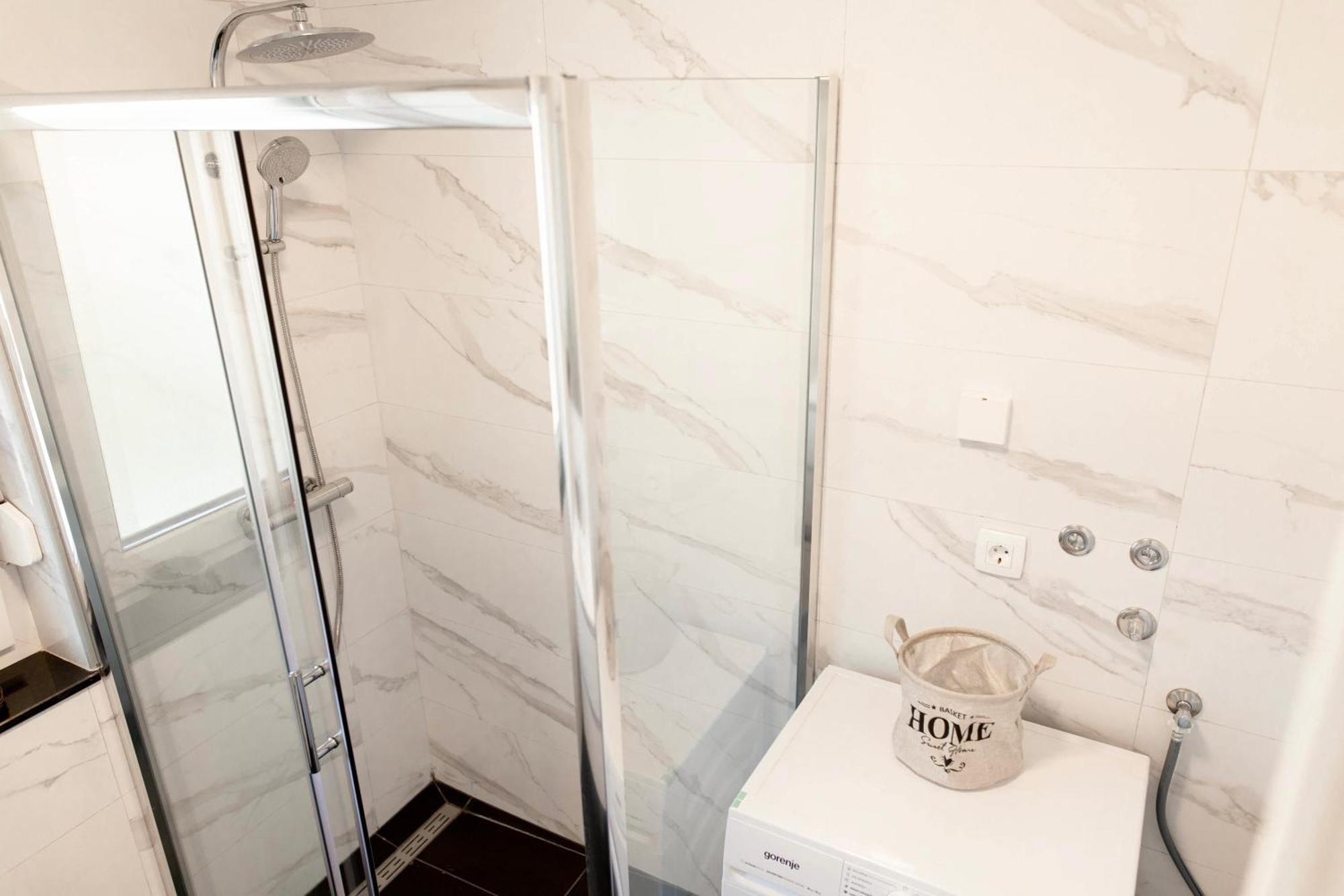 Aura Apartments Zirovnica Extérieur photo