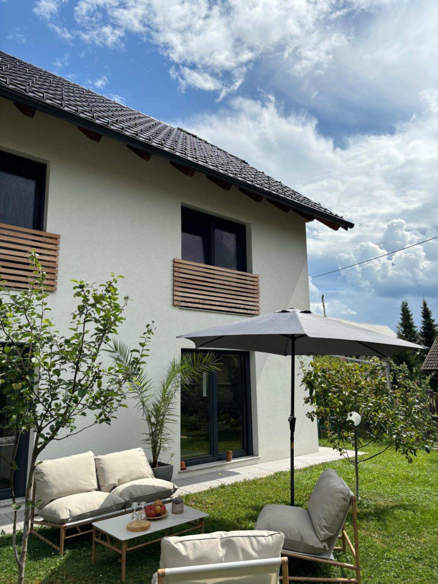 Aura Apartments Zirovnica Extérieur photo