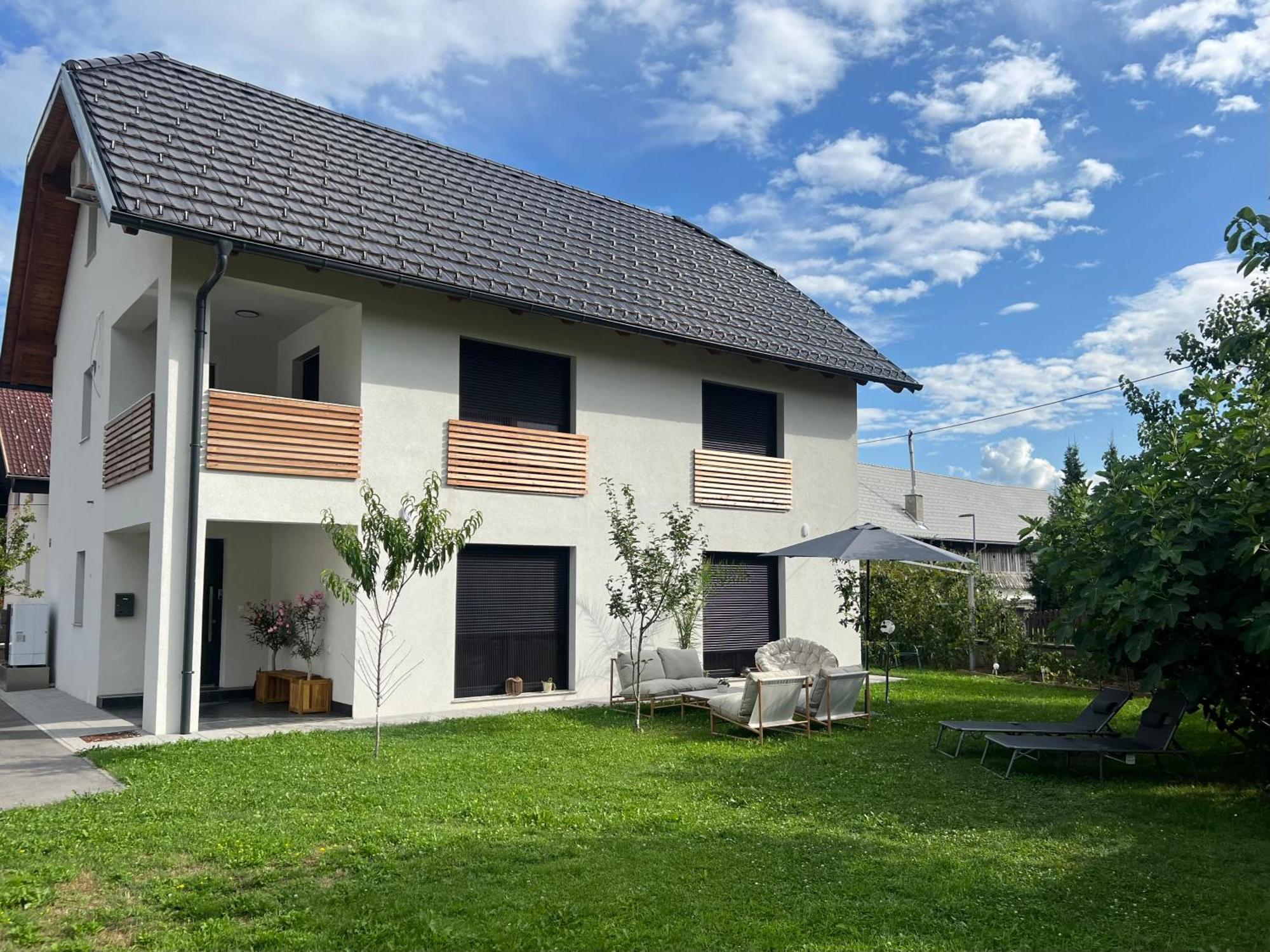 Aura Apartments Zirovnica Extérieur photo