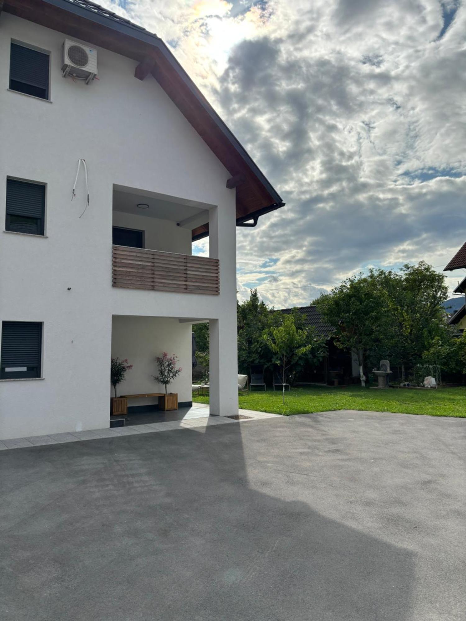 Aura Apartments Zirovnica Extérieur photo