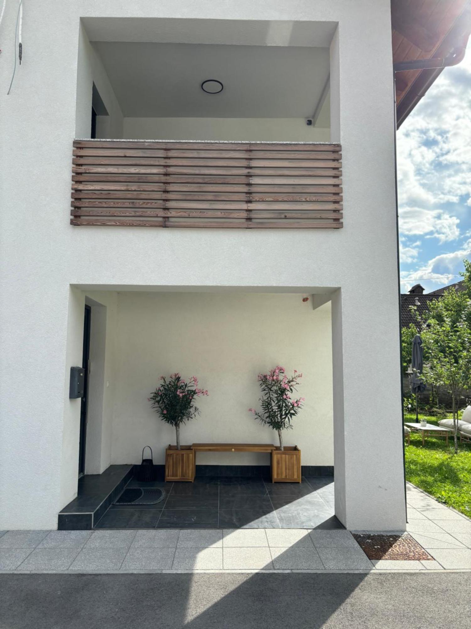 Aura Apartments Zirovnica Extérieur photo