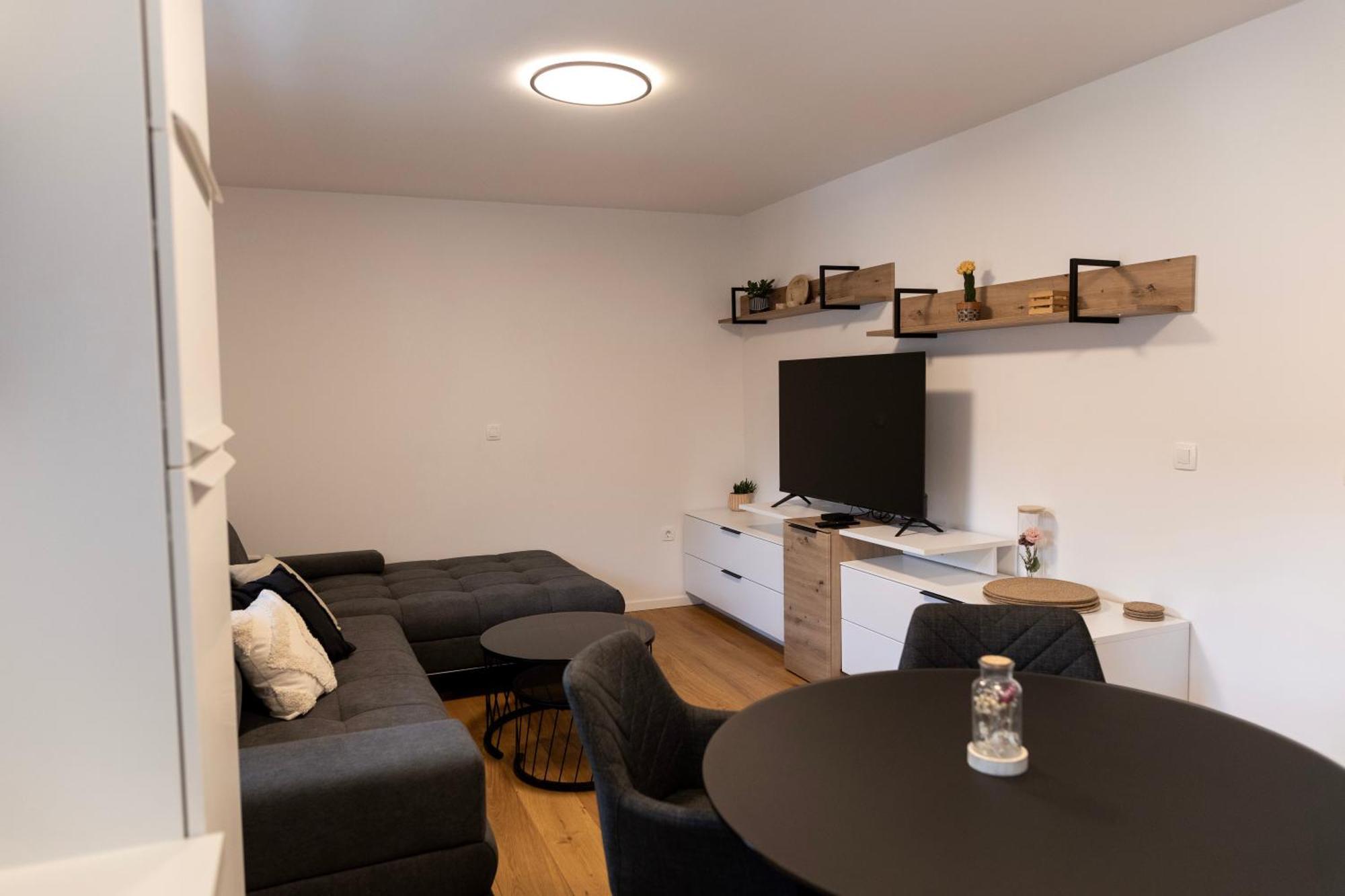 Aura Apartments Zirovnica Extérieur photo